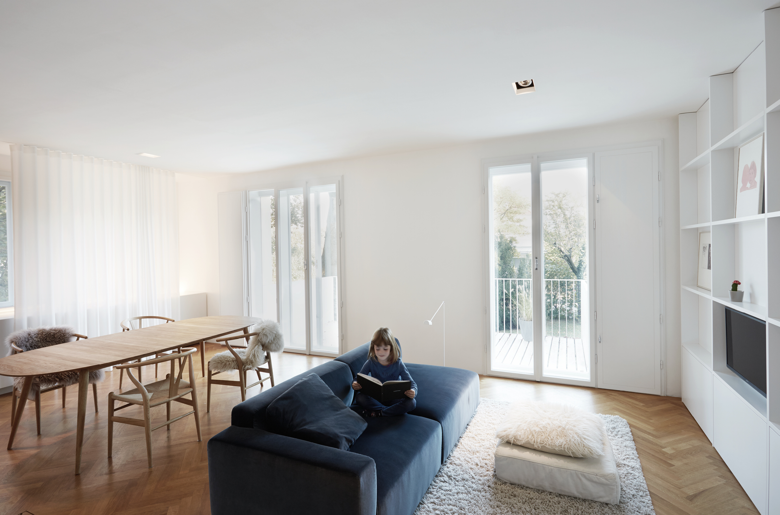 Ansicht Wohnzimmer mit Ausblick zum Garten